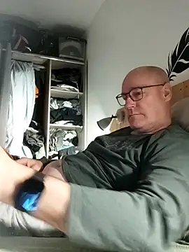 bogland33 online show from April 5, 9:00 pm