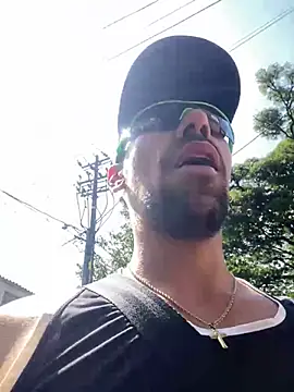 Snapshot of dantedesirexx chatting on December 7, 3:41 pm dantedesirexx online show from December 7, 3:41 pm