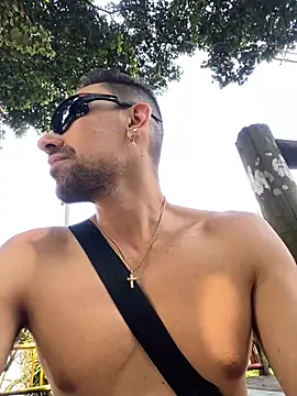 Snapshot of dantedesirexx chatting on January 9, 5:33 pm dantedesirexx online show from January 9, 5:33 pm