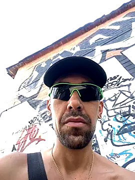 Snapshot of dantedesirexx chatting on December 5, 5:18 pm dantedesirexx online show from December 5, 5:18 pm