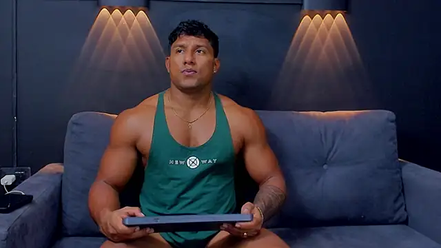 Snapshot of CallumMuscle chatting on February 2, 2:59 am CallumMuscle online show from February 2, 2:59 am