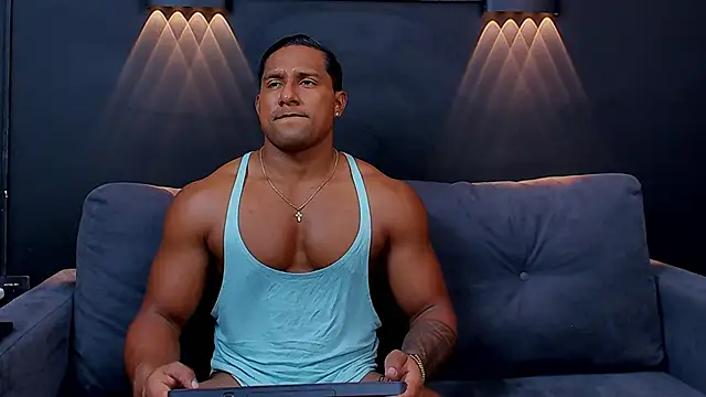 Snapshot of CallumMuscle chatting on January 23, 10:54 pm CallumMuscle online show from January 23, 10:54 pm