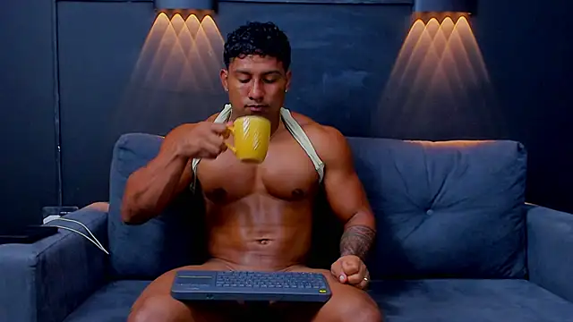 Snapshot of CallumMuscle chatting on March 7, 4:23 am CallumMuscle online show from March 7, 4:23 am