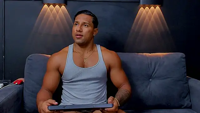 Snapshot of CallumMuscle chatting on February 1, 1:44 am CallumMuscle online show from February 1, 1:44 am