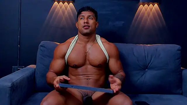 Snapshot of CallumMuscle chatting on March 1, 4:37 am CallumMuscle online show from March 1, 4:37 am