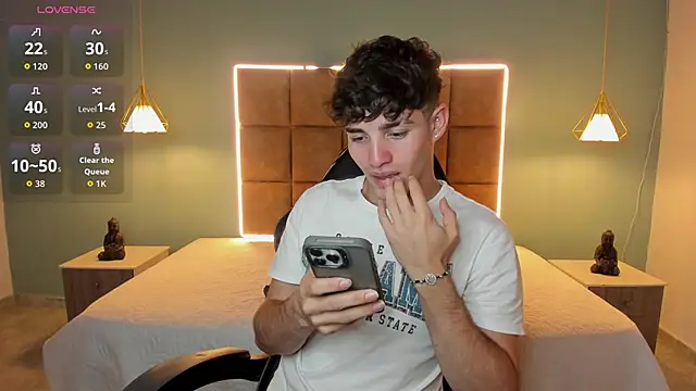 AlejooTwink online show from June 3, 3:41 am
