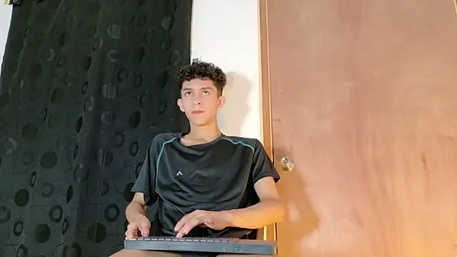 Snapshot of Noah_tyler_ chatting on September 15, 12:57 am Noah tyler  online show from September 15, 12:57 am