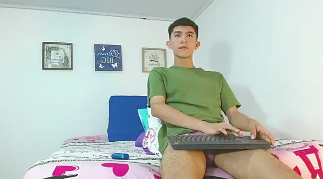 Snapshot of Noah_tyler_ chatting on December 20, 11:05 pm Noah tyler  online show from December 20, 11:05 pm