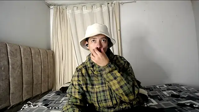 Yellowpokemon23 online show from November 12, 5:13 am