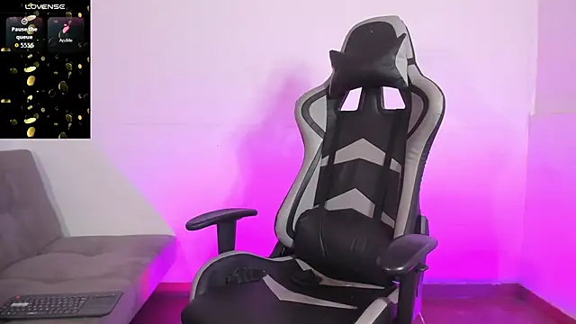 Aaron Hunter  online show from November 21, 7:18 am