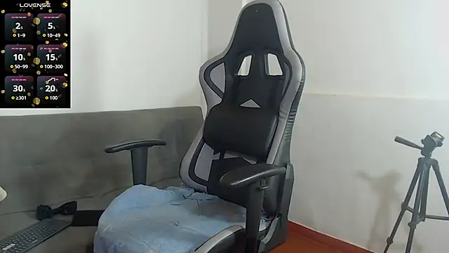 Aaron Hunter  online show from October 11, 5:39 pm