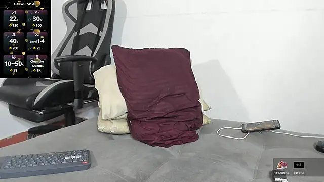 Aaron Hunter  online show from November 19, 5:29 am