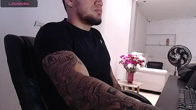 Aaron Hunter  online show from January 31, 1:23 pm