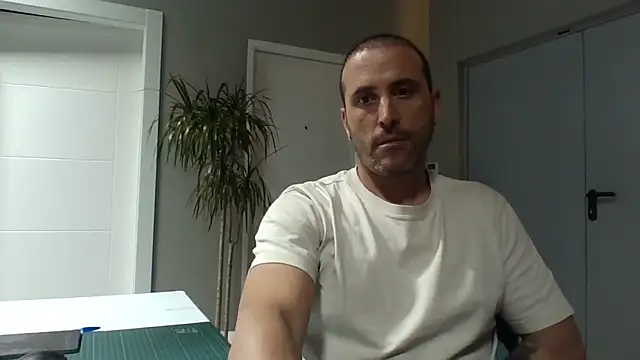 Lucas   81 online show from April 8, 6:49 pm