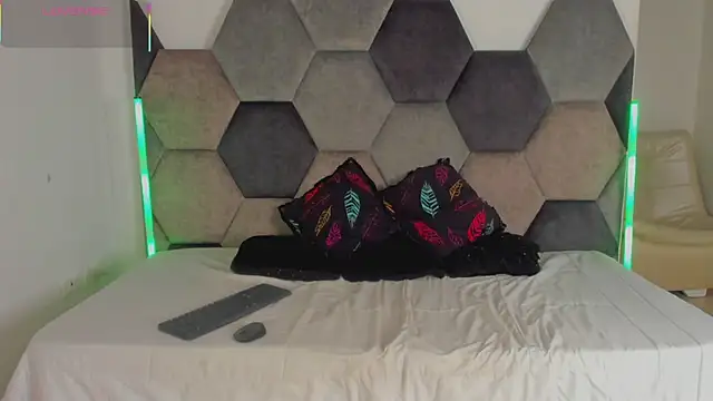 Latrellx7 online show from May 27, 3:47 am