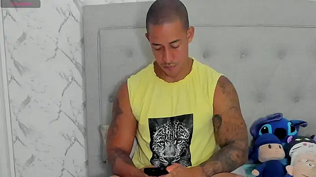 luigiferrara online show from July 6, 9:37 pm