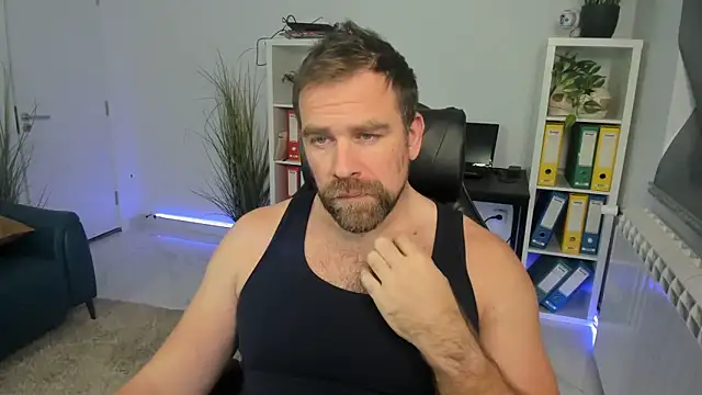 John-E-Dough online show from December 5, 10:11 am