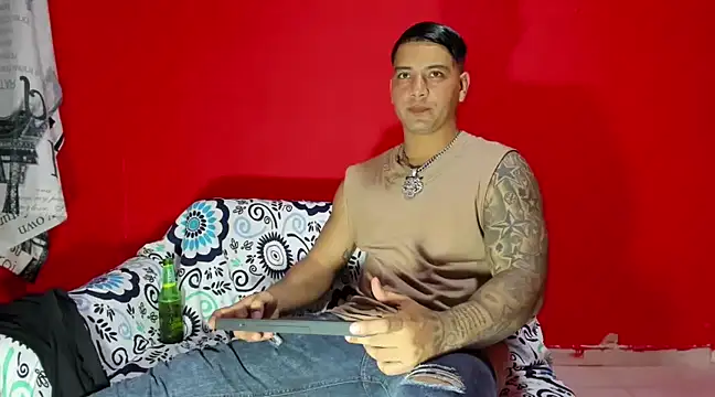 Snapshot of paul_luis chatting on February 21, 2:28 am paul luis online show from February 21, 2:28 am