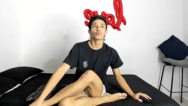 Snapshot of evanscollins chatting on October 18, 8:14 pm evanscollins online show from October 18, 8:14 pm