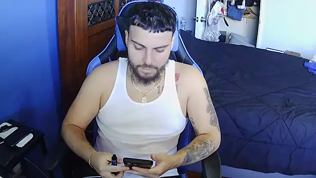 Snapshot of MasterKvn chatting on March 6, 6:26 pm MasterKvn online show from March 6, 6:26 pm