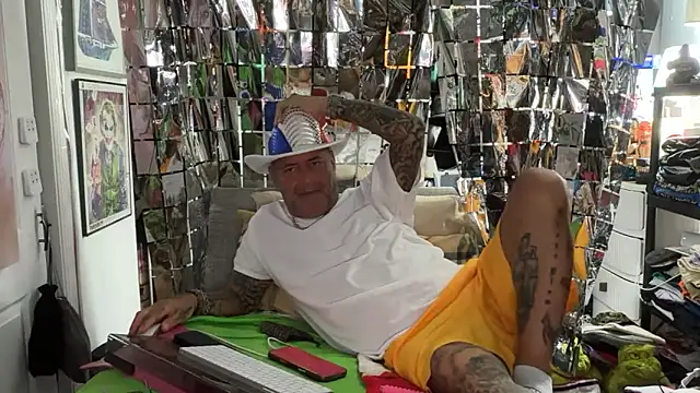 joeytatts66 online show from May 20, 2:18 am