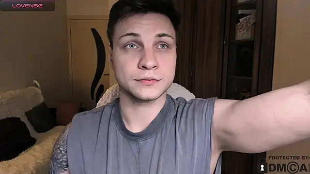 handsome guy01 online show from November 17, 8:23 pm