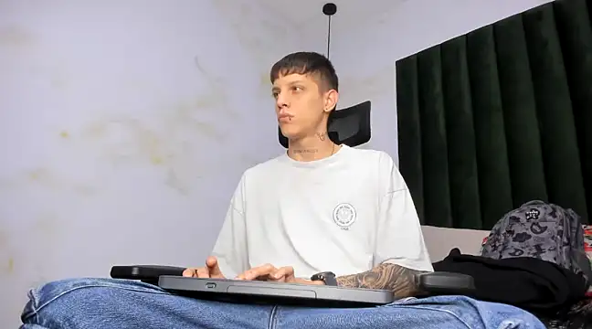 Snapshot of Adam_hard_ chatting on February 26, 8:20 pm Adam hard  online show from February 26, 8:20 pm