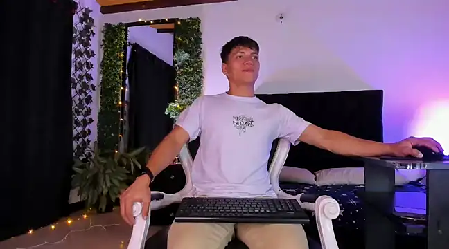 Valentino  X online show from March 10, 11:45 am