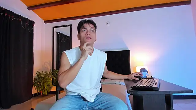 Valentino  X online show from January 3, 11:46 am