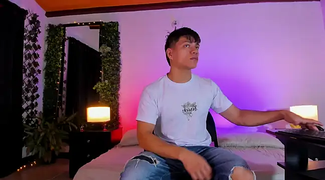 Valentino  X online show from March 3, 11:27 am