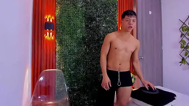 Valentino  X online show from September 11, 1:10 pm