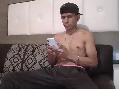 oiram27 online show from November 18, 7:50 pm