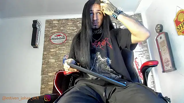 Snapshot of the_beast_master_ chatting on February 5, 12:27 pm the beast master  online show from February 5, 12:27 pm