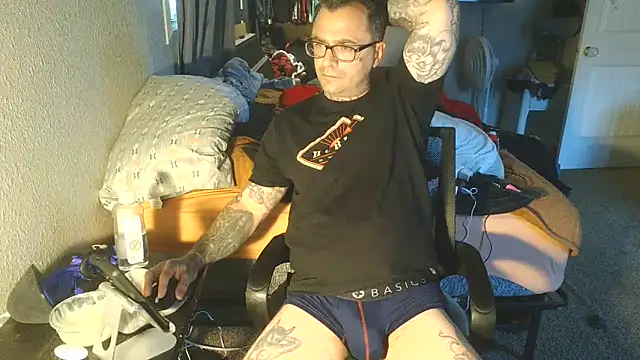 dadbod1178 online show from March 5, 11:38 pm