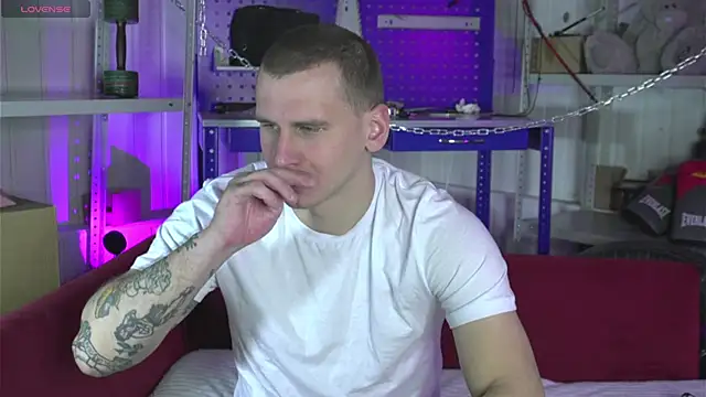 Snapshot of vance_rulez chatting on March 8, 7:57 am vance rulez online show from March 8, 7:57 am