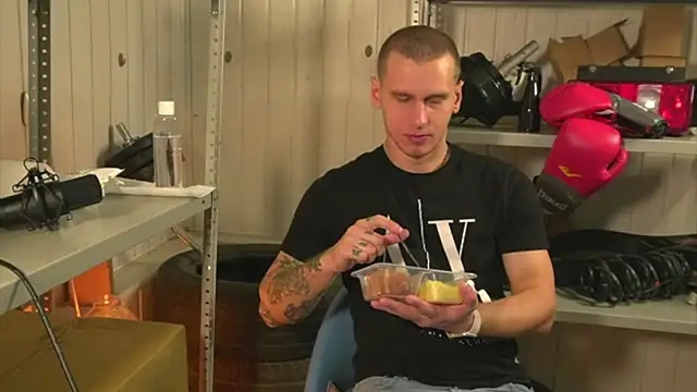 Snapshot of vance_rulez chatting on January 11, 6:56 am vance rulez online show from January 11, 6:56 am