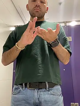 JuanZapata33 online show from October 29, 9:18 pm