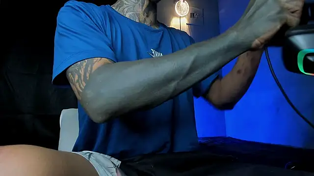 Travistanner 28 online show from May 31, 9:10 am