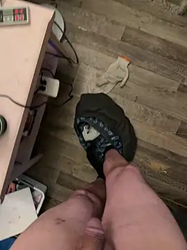 Hornyguynotshy198214 online show from February 12, 12:38 am