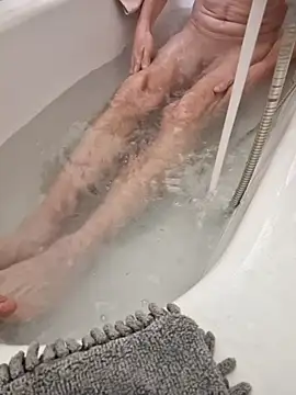 Snapshot of hotbi1981 chatting on October 9, 7:24 am hotbi1981 online show from October 9, 7:24 am