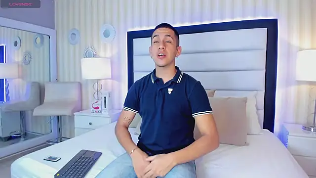 OliverSilverr online show from March 7, 3:19 am