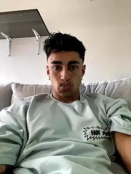 Snapshot of Danifornari chatting on October 29, 8:12 pm Danifornari online show from October 29, 8:12 pm