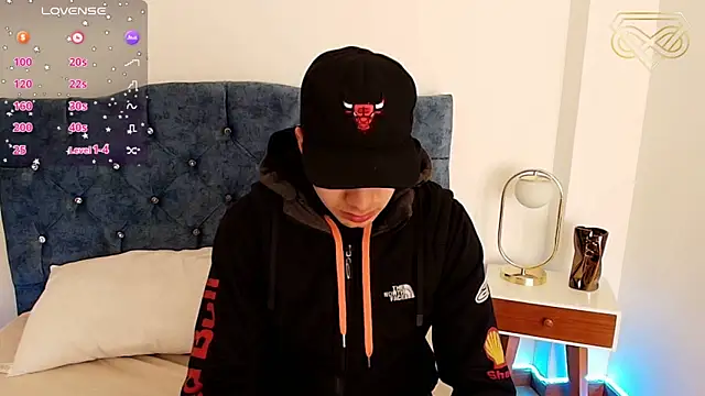 Amadeo Wild online show from December 10, 1:55 pm