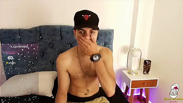 Amadeo Wild online show from December 6, 2:49 pm