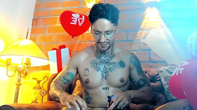 Snapshot of Dylanstonne chatting on February 6, 10:21 pm Dylanstonne online show from February 6, 10:21 pm