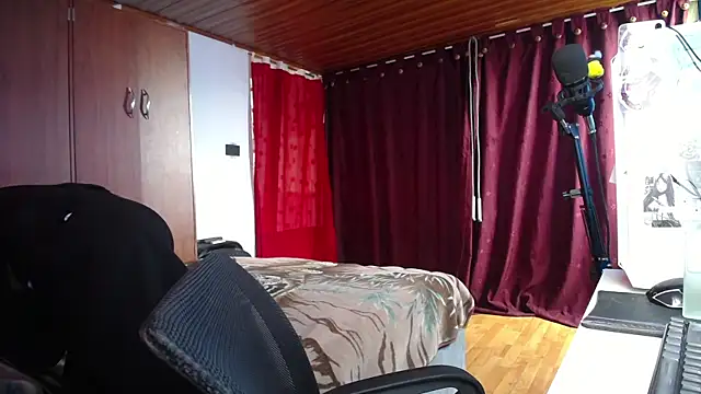 esjrobles online show from March 15, 4:54 pm