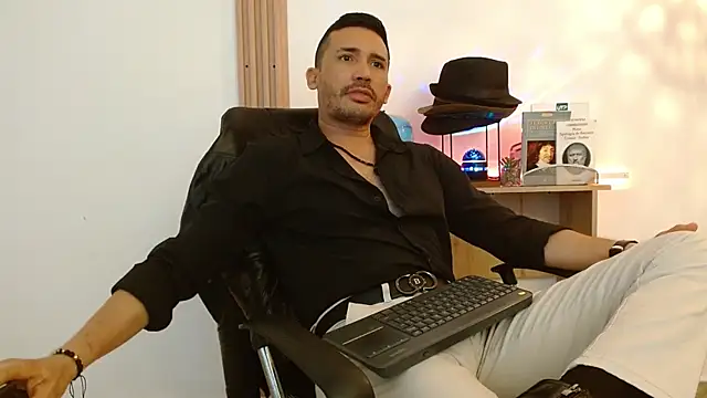 Reiko 85  online show from November 6, 8:01 pm