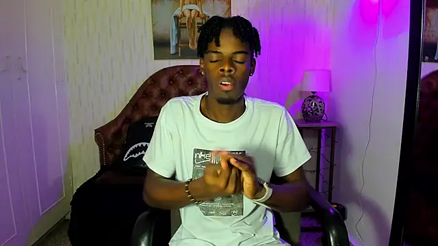 Snapshot of royce_ebony chatting on January 29, 2:30 am royce ebony online show from January 29, 2:30 am