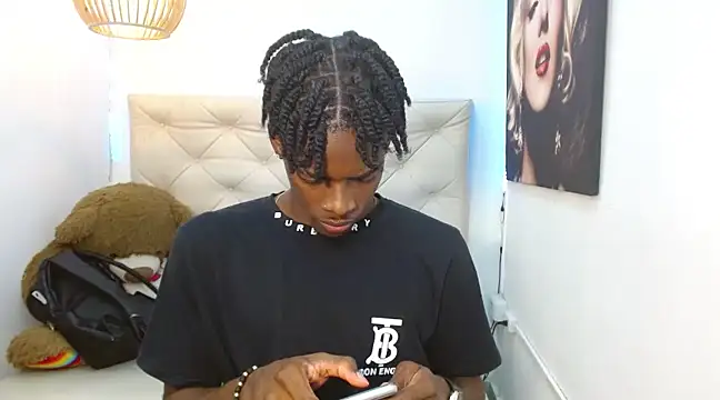 Snapshot of royce_ebony chatting on January 22, 2:26 am royce ebony online show from January 22, 2:26 am