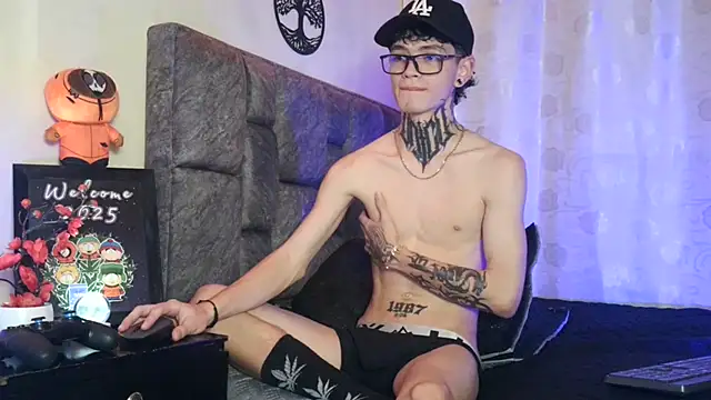 Snapshot of Dan_brownn chatting on February 9, 7:41 pm Dan brownn online show from February 9, 7:41 pm